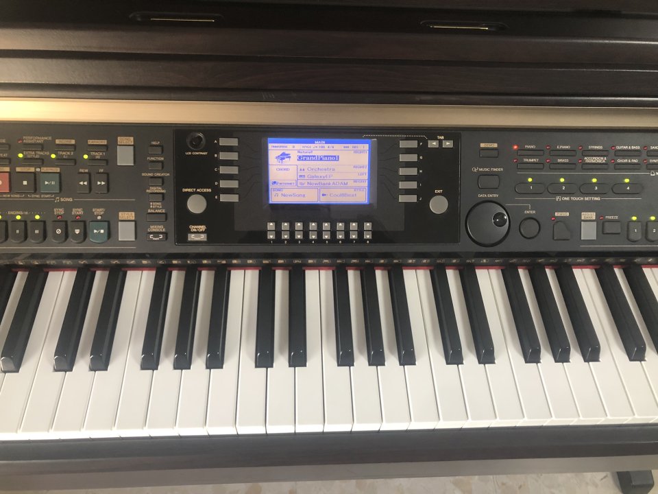Piano Digital Yamaha Clavinova CVP-301 de segunda mano · Foto 3 de 10 · Córdoba · 990 €