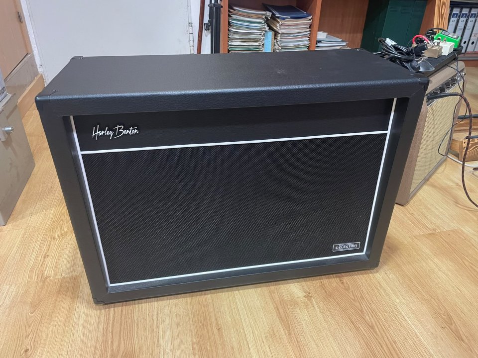 Pantalla Harley Benton 2x12. Celestion Creamback. de segunda mano · Foto 1 de 8 · Alicante · 250 €