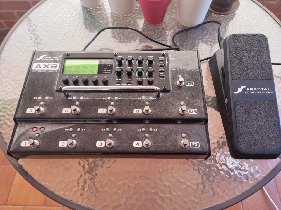 Fractal Audio AX8 + Pedal expresión EV-1 + Maletín de segunda mano · Foto 1 de 9 · Barcelona · 900 €