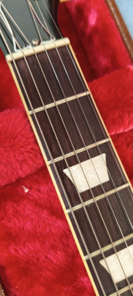 Gibson SG Standard 61 Cherry Vintage Wine 2022 de segunda mano · Foto 9 de 10 · Sevilla · 2000 €