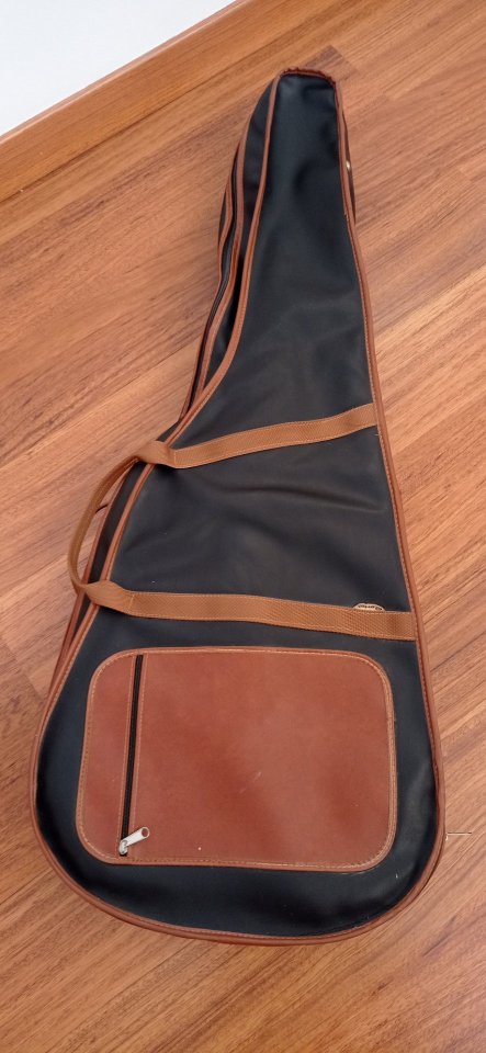 Funda vintage para guitarra acústica de segunda mano · Foto 5 de 8 · Cuenca · 35 €