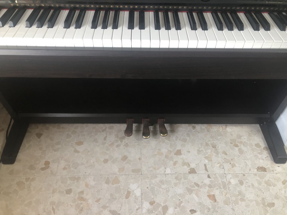 Piano Digital Yamaha Clavinova CVP-301 de segunda mano · Foto 6 de 10 · Córdoba · 990 €