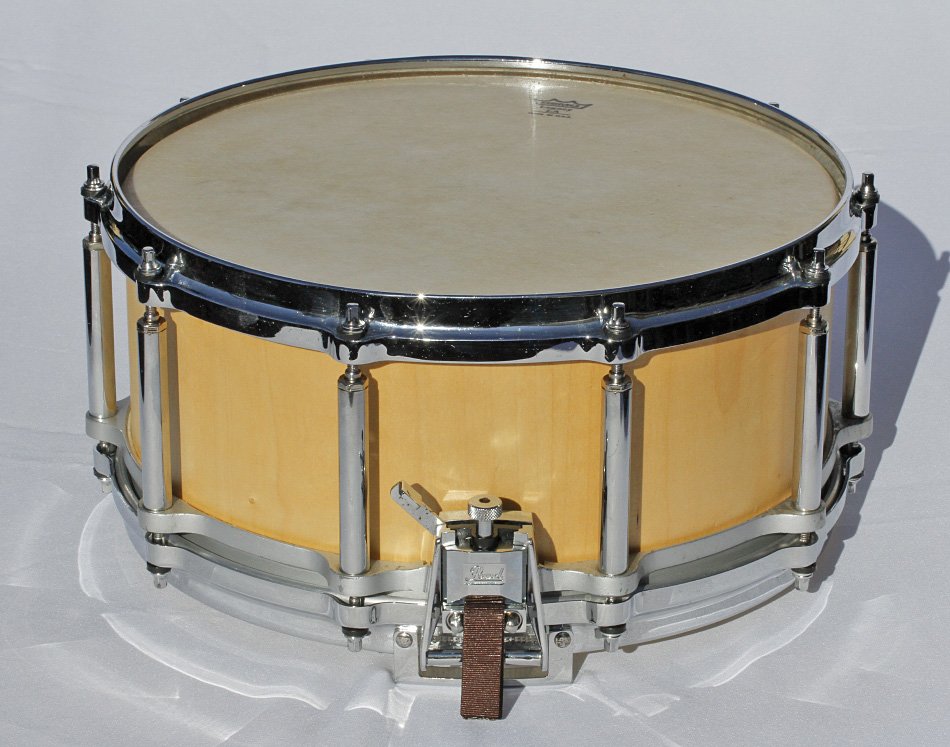 Caja Pearl Free Floating 14x6,5" con casco de arce artesanal