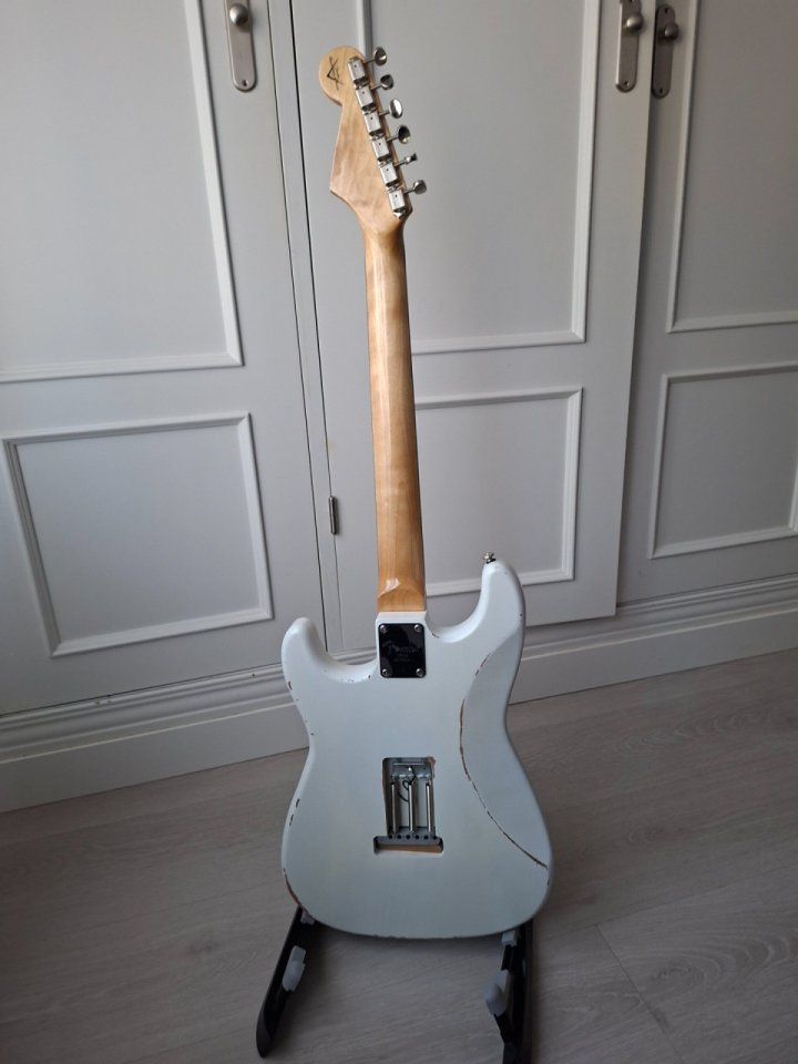 Stratocaster relic nitrocelulosa.