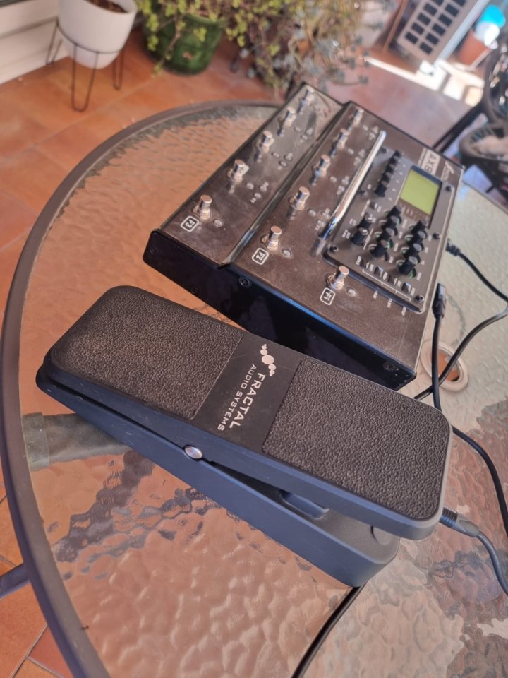 Fractal Audio AX8 + Pedal expresión EV-1 + Maletín de segunda mano · Foto 3 de 9 · Barcelona · 900 €