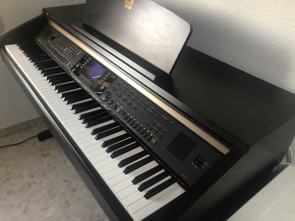 Piano Digital Yamaha Clavinova CVP-301 de segunda mano · Foto 7 de 10 · Córdoba · 990 €