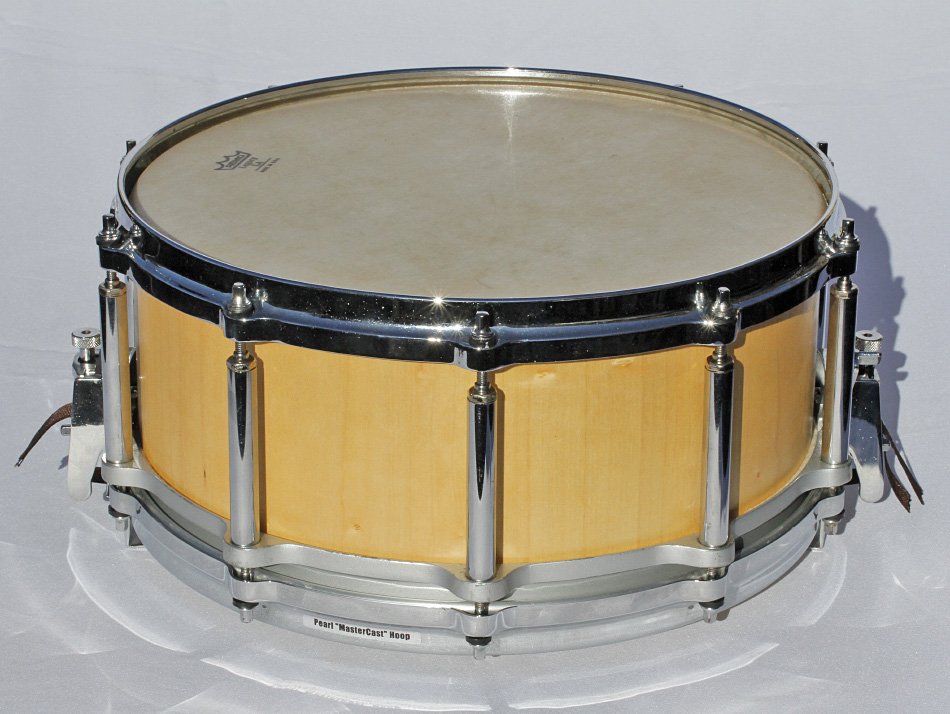 Caja Pearl Free Floating 14x6,5" con casco de arce artesanal