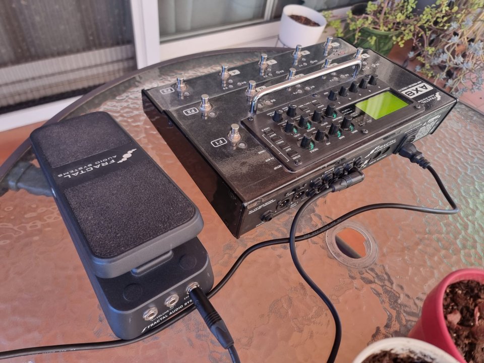 Fractal Audio AX8 + Pedal expresión EV-1 + Maletín de segunda mano · Foto 4 de 9 · Barcelona · 900 €