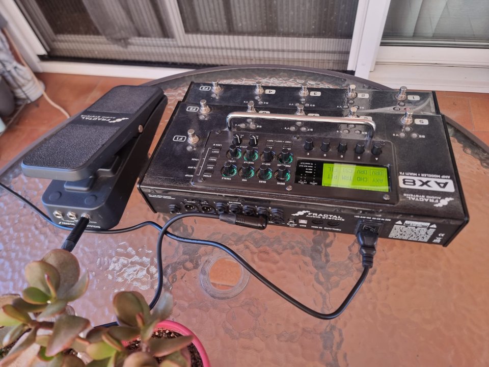 Fractal Audio AX8 + Pedal expresión EV-1 + Maletín de segunda mano · Foto 5 de 9 · Barcelona · 900 €
