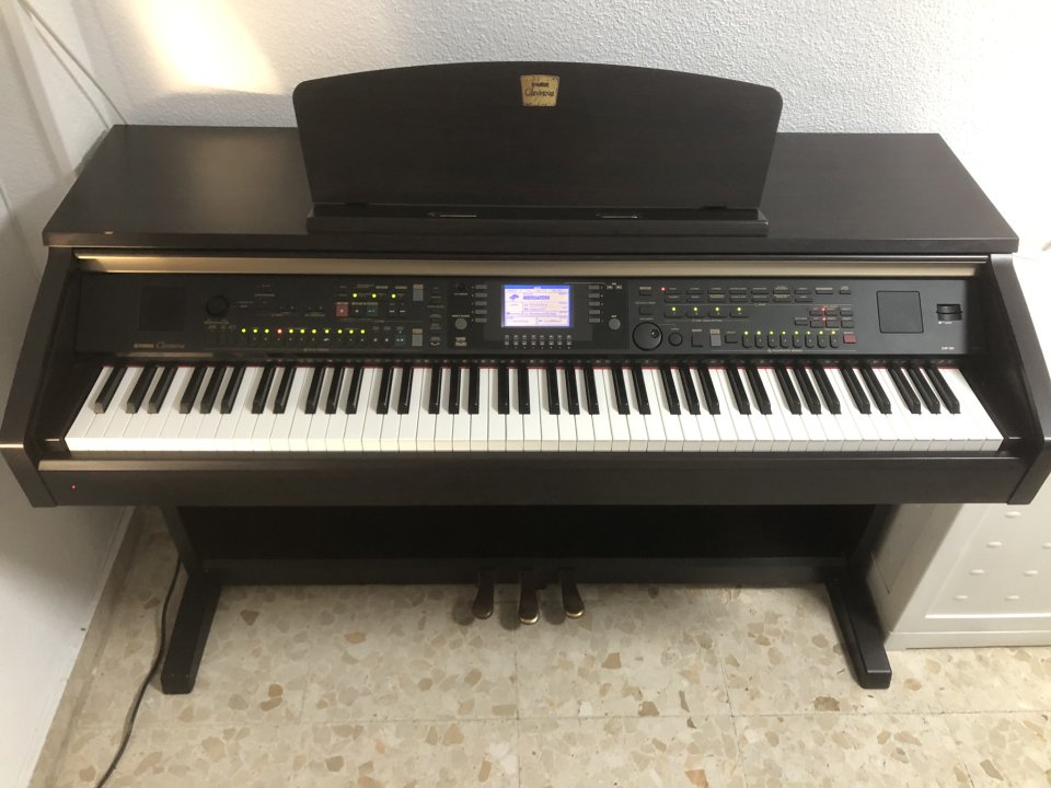 Piano Digital Yamaha Clavinova CVP-301 de segunda mano · Foto 9 de 10 · Córdoba · 990 €
