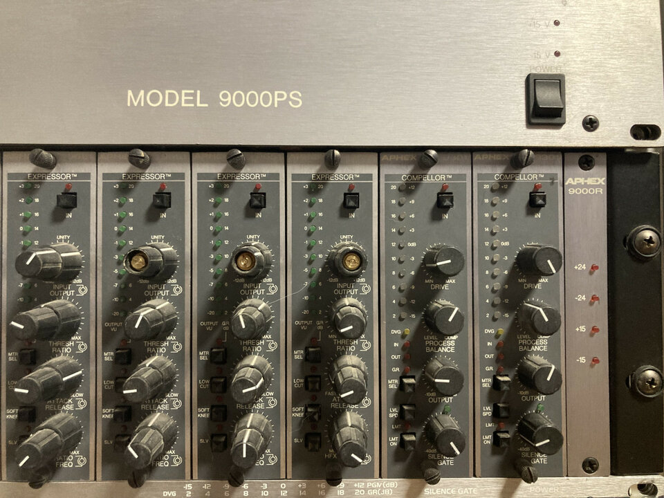Rack de compresores APHEX Compellor 9301 y Expressor 9651 de segunda mano · Foto 3 de 4 · Pontevedra · 750 €