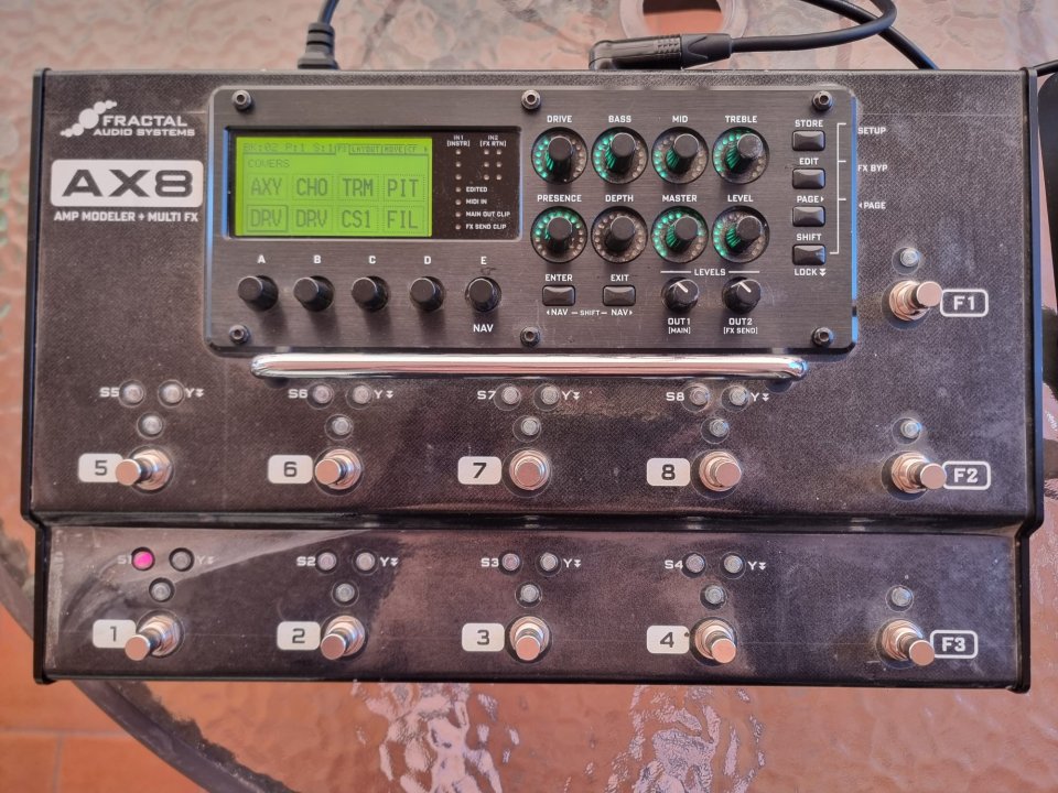 Fractal Audio AX8 + Pedal expresión EV-1 + Maletín de segunda mano · Foto 2 de 9 · Barcelona · 900 €
