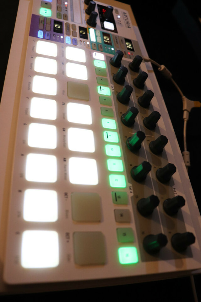 Arturia BeatStep Pro Impeccable estado con poco uso.