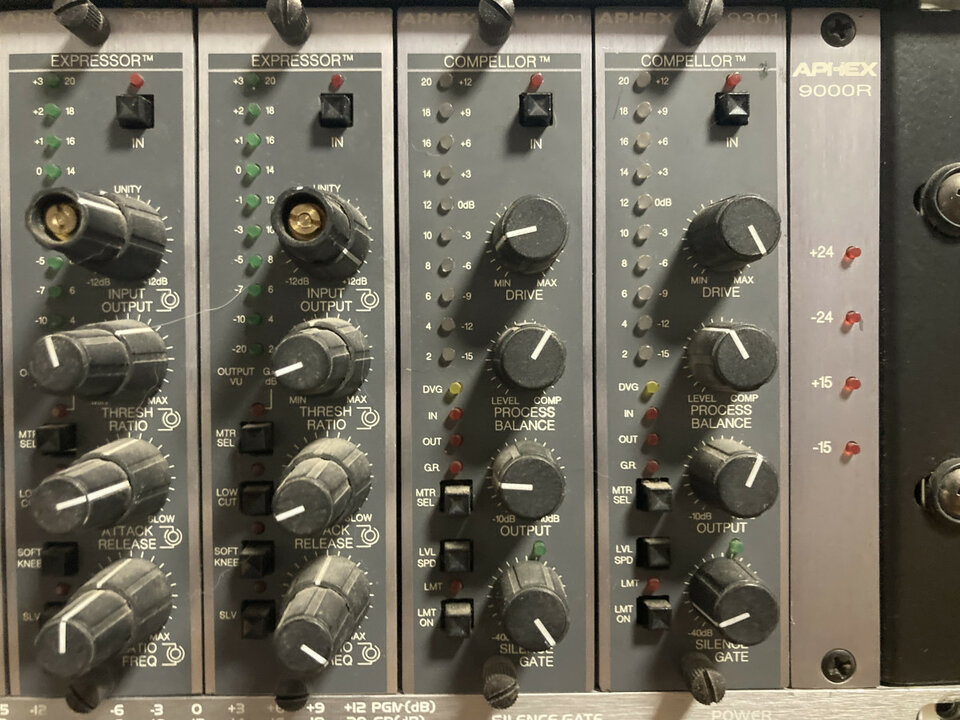 Rack de compresores APHEX Compellor 9301 y Expressor 9651 de segunda mano · Foto 4 de 4 · Pontevedra · 750 €