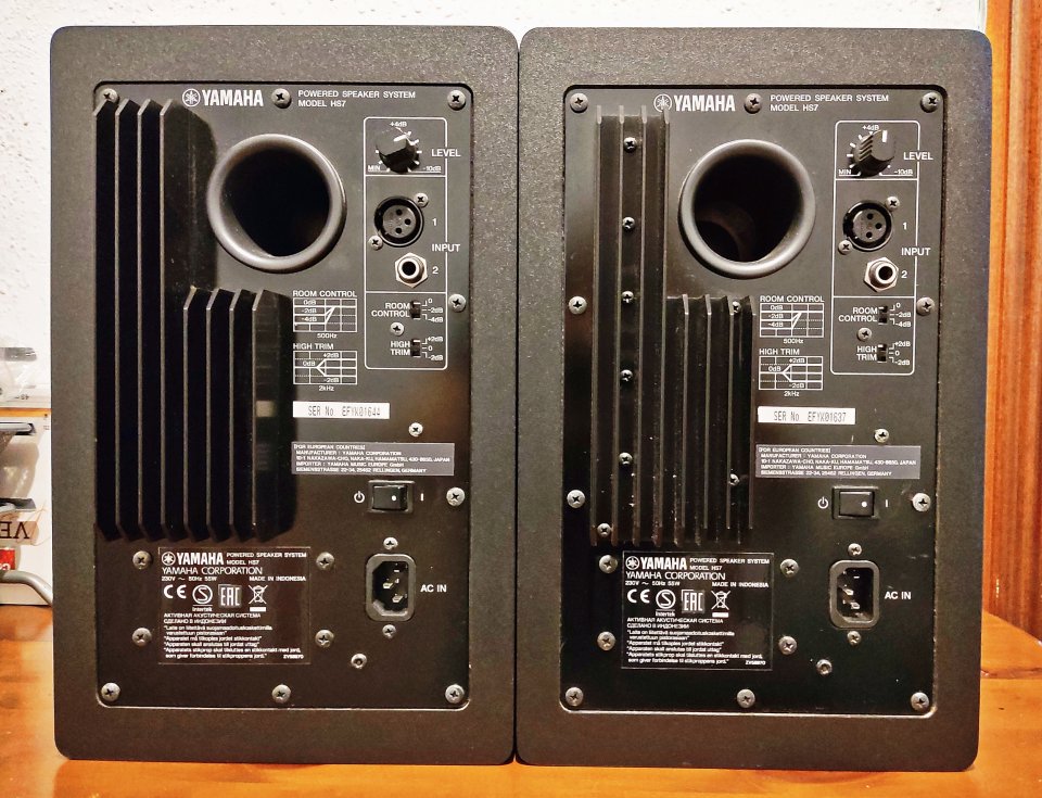 Pareja Monitores Yamaha HS7 de segunda mano · Foto 2 de 10 · Barcelona · 325 €