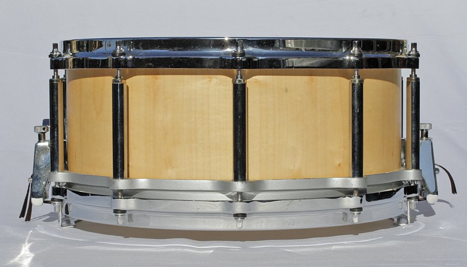 Caja Pearl Free Floating 14x6,5" con casco de arce artesanal