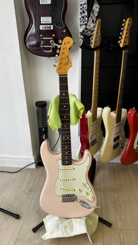 Fender American Original 60s Stratocaster RW Shell Pink