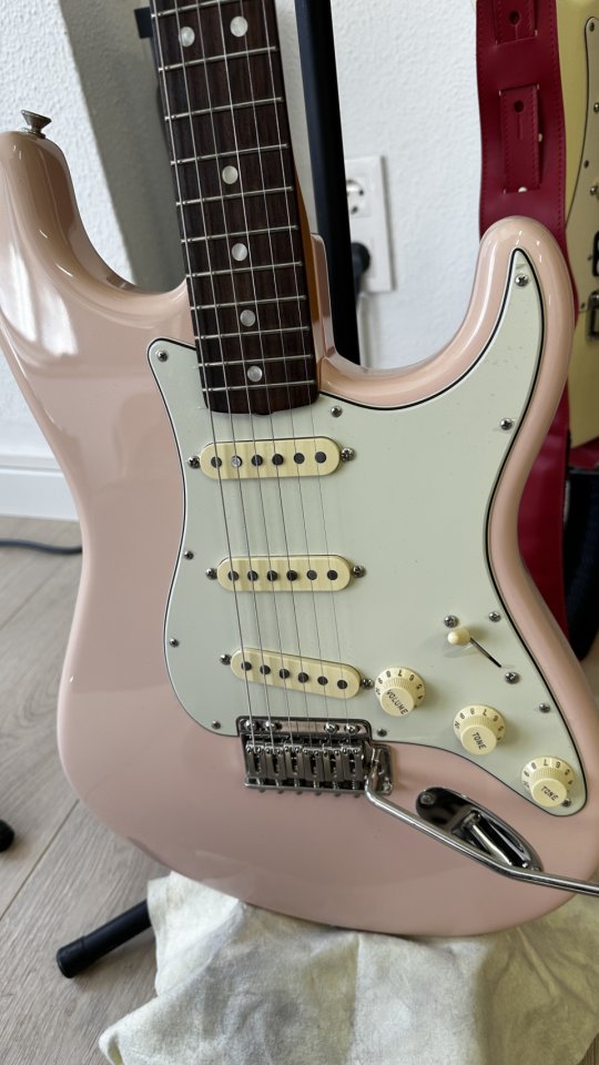 Fender American Original 60s Stratocaster RW Shell Pink