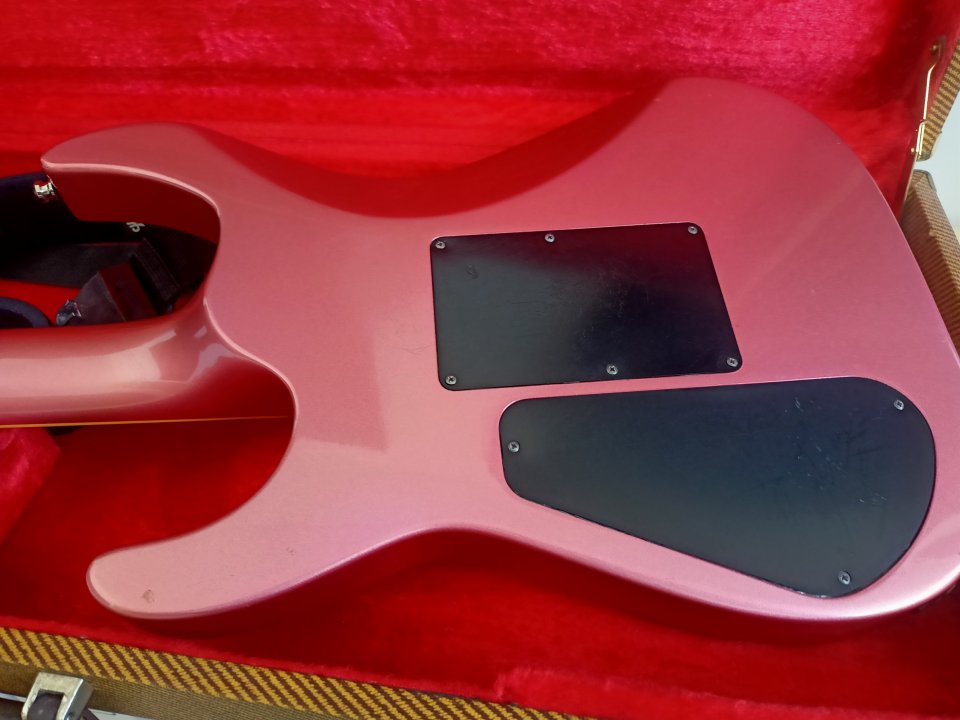 Charvel Model 6 MIJ (1988) – Burgundy Mist – Neck Through – Original – Estuche y documentación de segunda mano · Foto 3 de 10 · Albacete · 2300 €