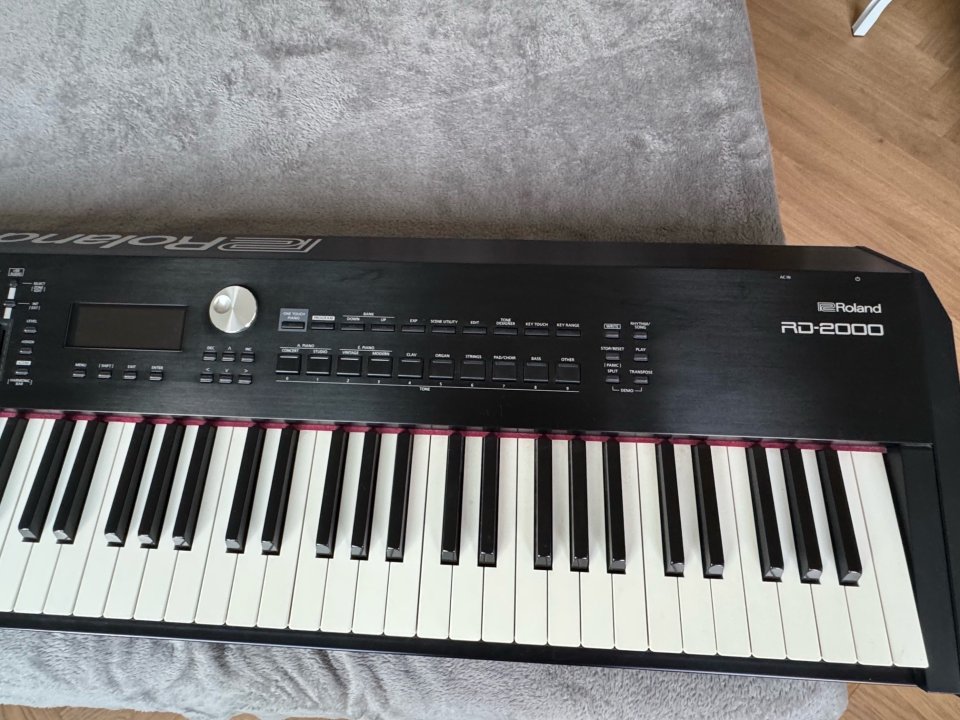 Roland Rd 2000 de segunda mano · Foto 4 de 6 · Barcelona · 1500 €