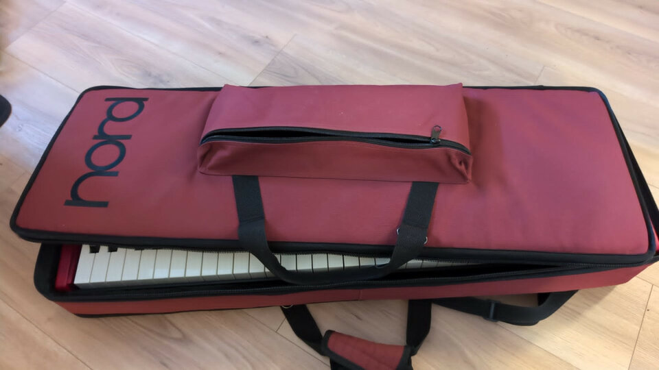 Nord Electro 6D 61 de segunda mano · Foto 2 de 3 · Barcelona · 1600 €
