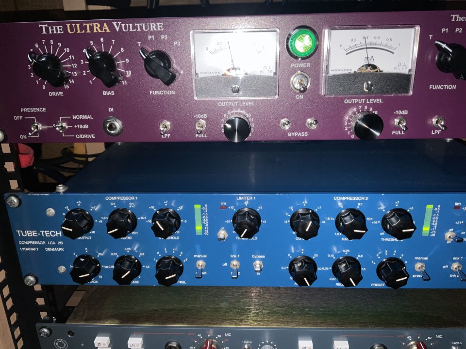 Mac Studio,Lynx Aurora,Tube-Tech LCA2B, Culture Vulture, RME, Apogee, Lavry de segunda mano · Foto 1 de 2 · Pontevedra · 1000 €