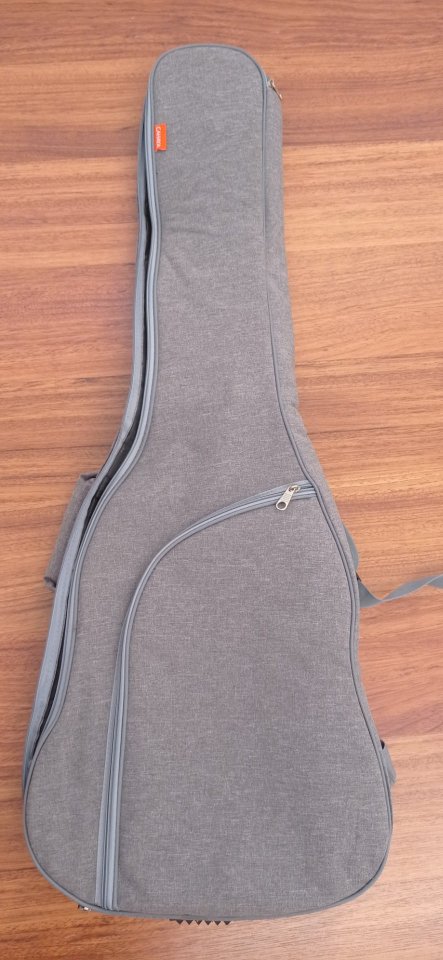 Funda para guitarra eléctrica de segunda mano · Foto 1 de 6 · Cuenca · 25 €