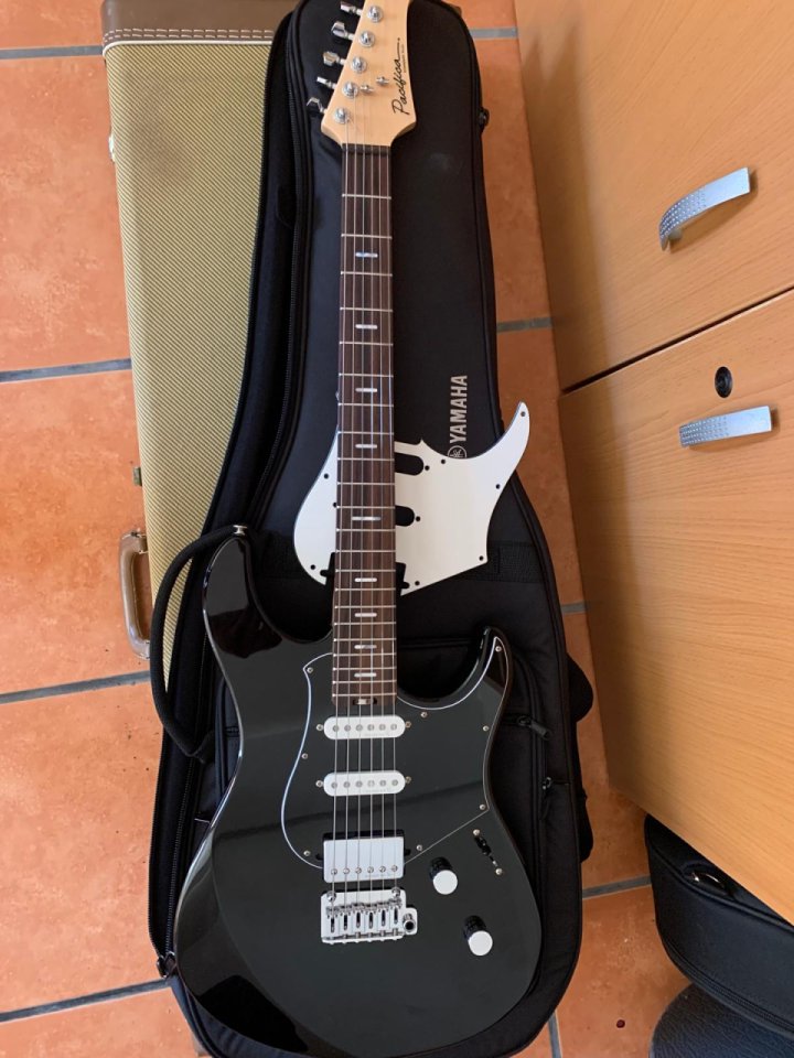 Yamaha Pacifica Standard+ de segunda mano · Foto 1 de 5 · Valencia · 600 €