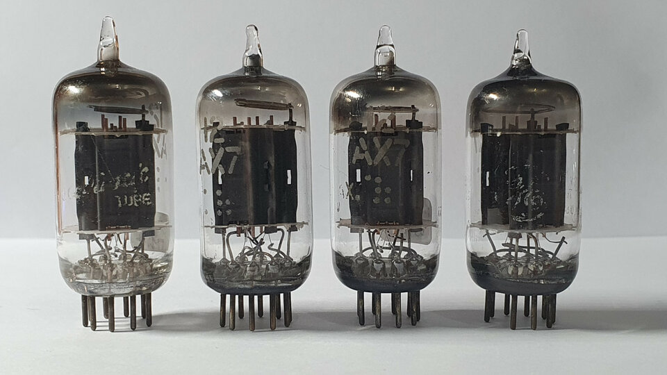 Válvula previo GE 12AX7 NOS Long Plate "Horseshoe" Getter (50's) ECC83 7025