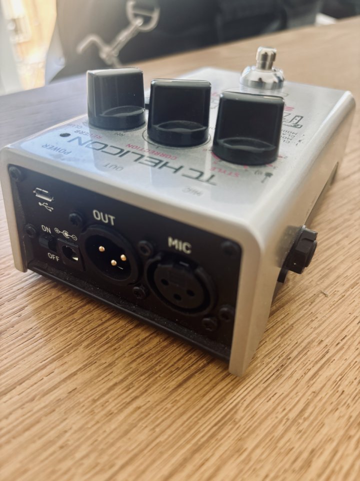 TC Helicon Talk Box Synth Pedal de segunda mano · Foto 3 de 3 · Madrid · 70 €