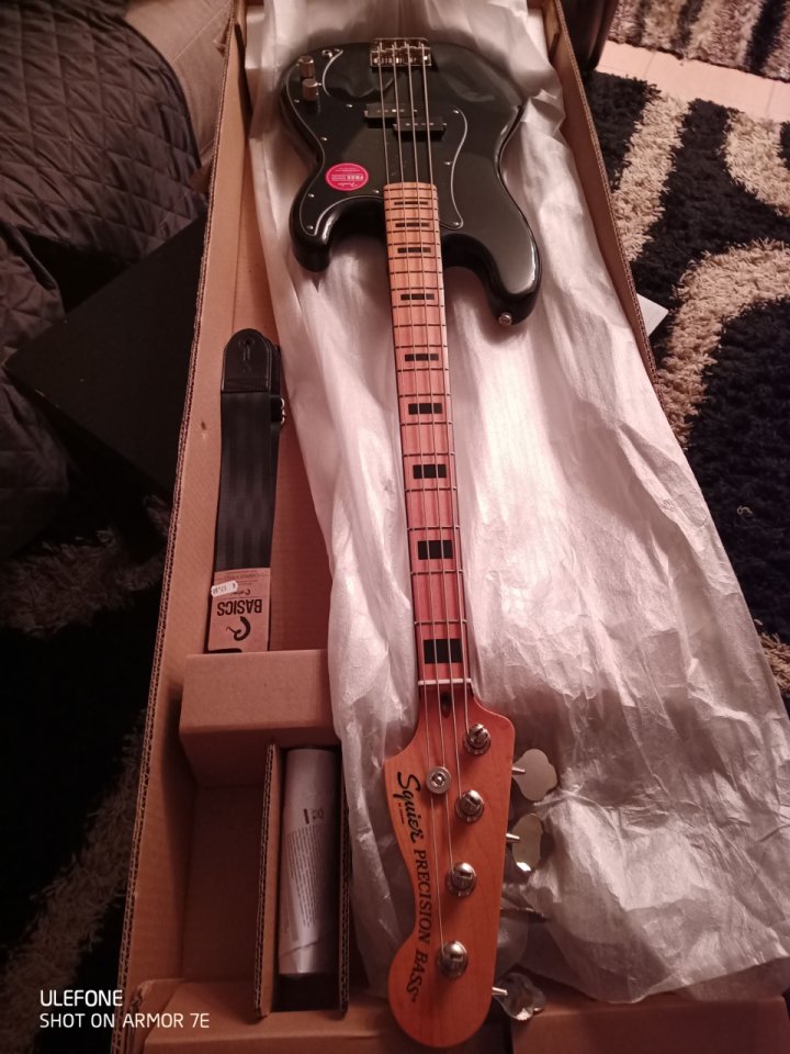 Bajo Squier CV 70s P Bass MN BK