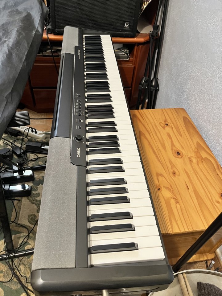 Se Vende Varios - 1) Nord Electro 6D-73 - 2) Casio CDP-100 Piano 88 - 3) Estuche Gator para teclados 76 de segunda mano · Foto 2 de 6 · Madrid · 1480 €