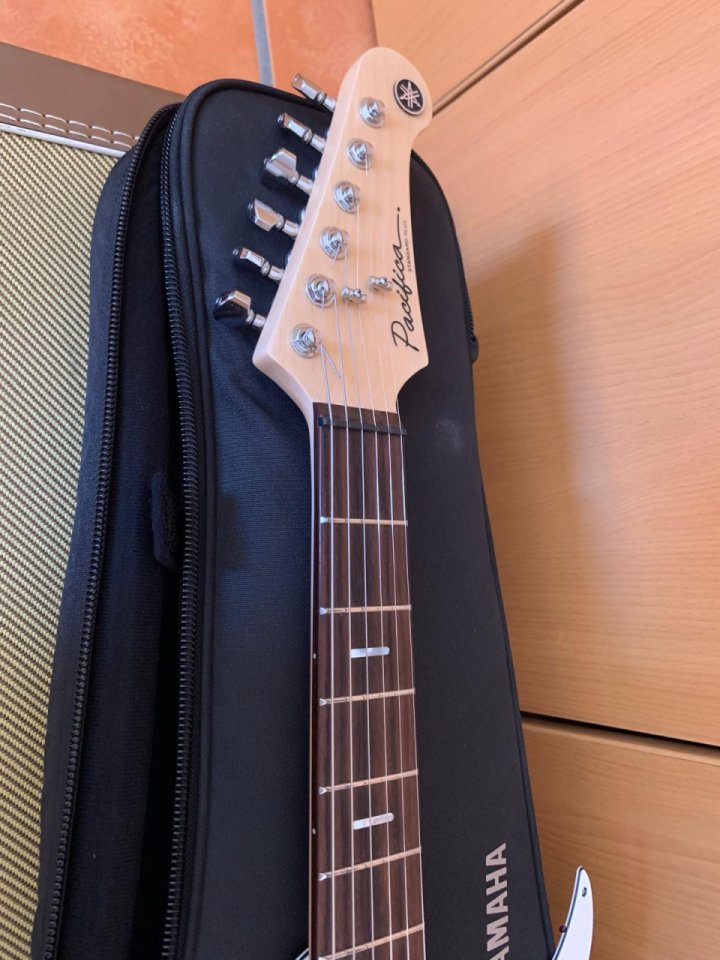 Yamaha Pacifica Standard+ de segunda mano · Foto 3 de 5 · Valencia · 600 €