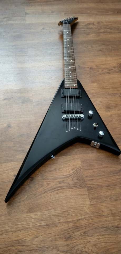 Jackson King V JS30KV + EMG 81 activa – Principios de los 2000 de segunda mano · Foto 2 de 4 · Navarra · 450 €