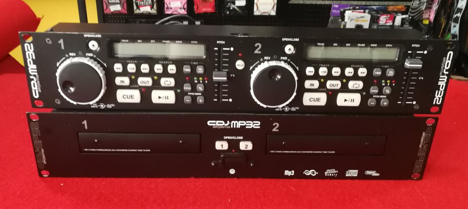Akiyama CDJ-MP32 de segunda mano · Foto 1 de 7 · Girona · 95 €