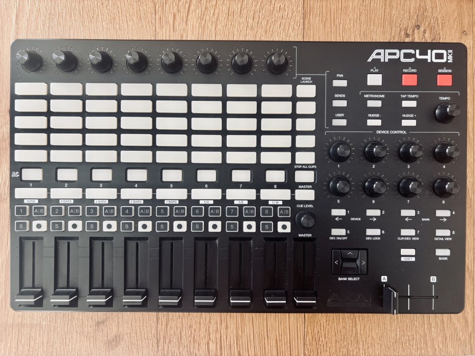 Akai APC40 MKII Controlador MIDI de segunda mano · Foto 1 de 4 · Madrid · 280 €
