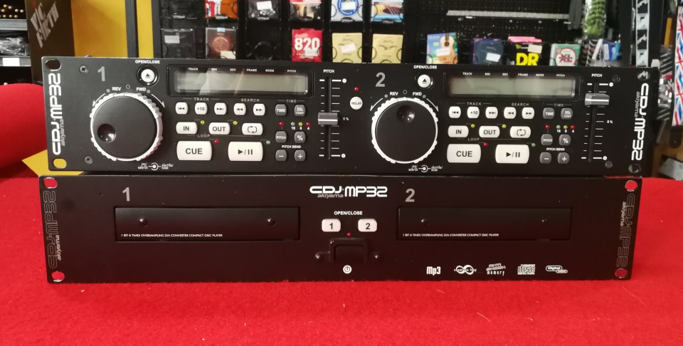 Akiyama CDJ-MP32 de segunda mano · Foto 2 de 7 · Girona · 95 €