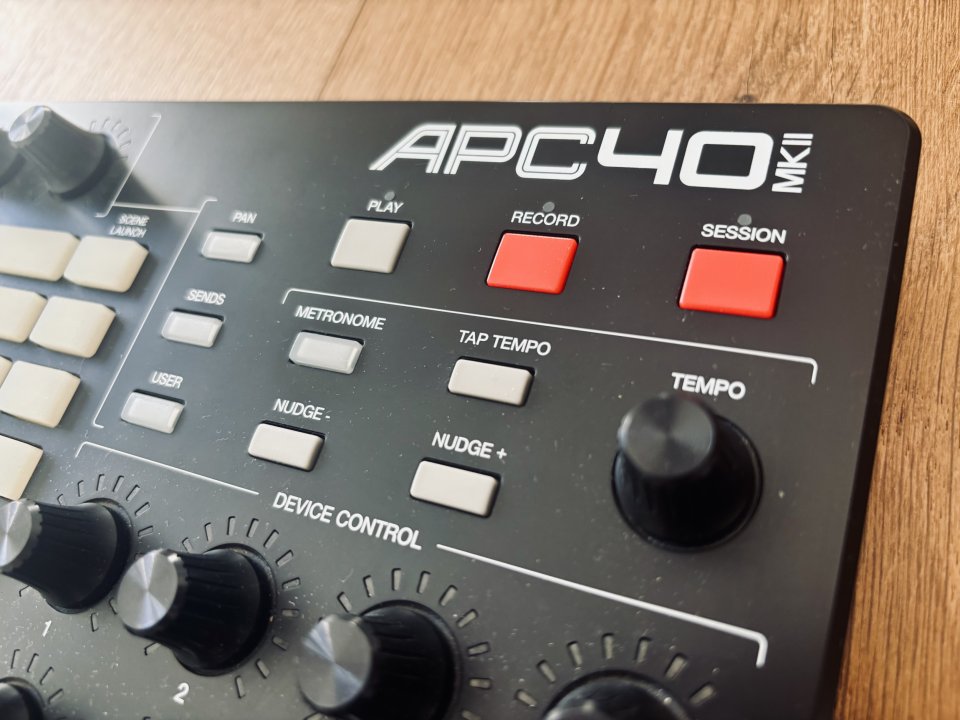 Akai APC40 MKII Controlador MIDI de segunda mano · Foto 2 de 4 · Madrid · 280 €