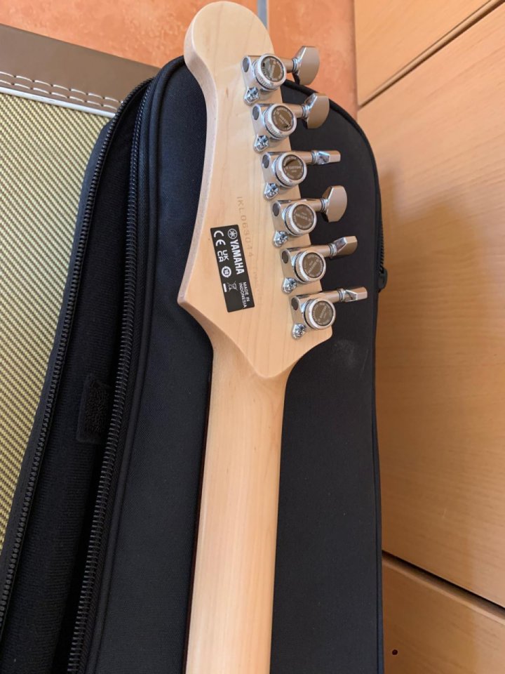 Yamaha Pacifica Standard+ de segunda mano · Foto 5 de 5 · Valencia · 600 €