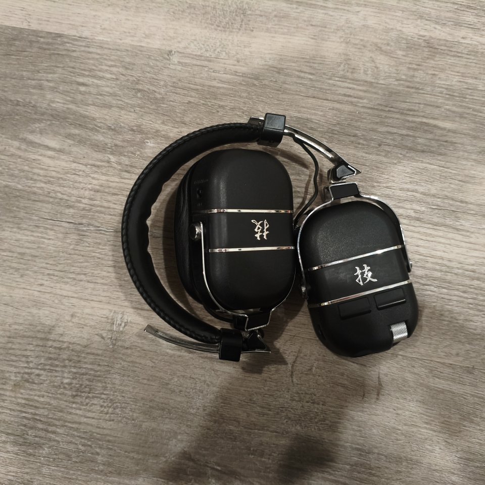 Auriculares Boss Waza Air