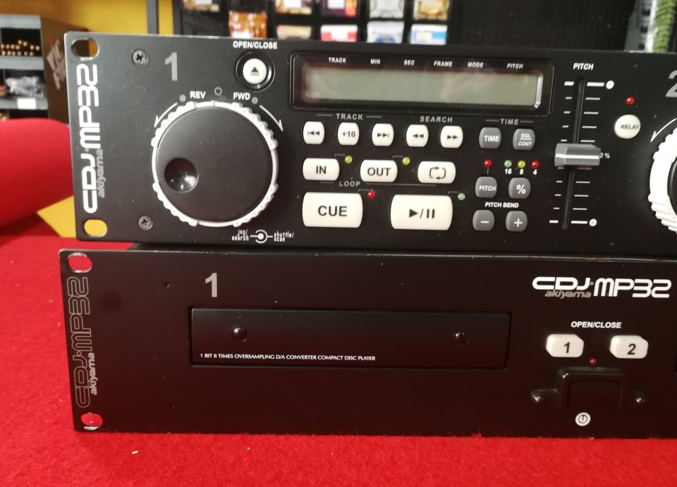 Akiyama CDJ-MP32 de segunda mano · Foto 3 de 7 · Girona · 95 €