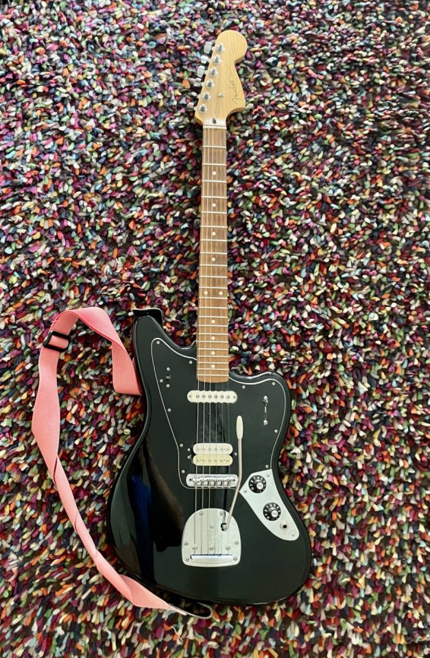 Fender Player Jaguar PF BLK de segunda mano · Foto 1 de 8 · Madrid · 549 €