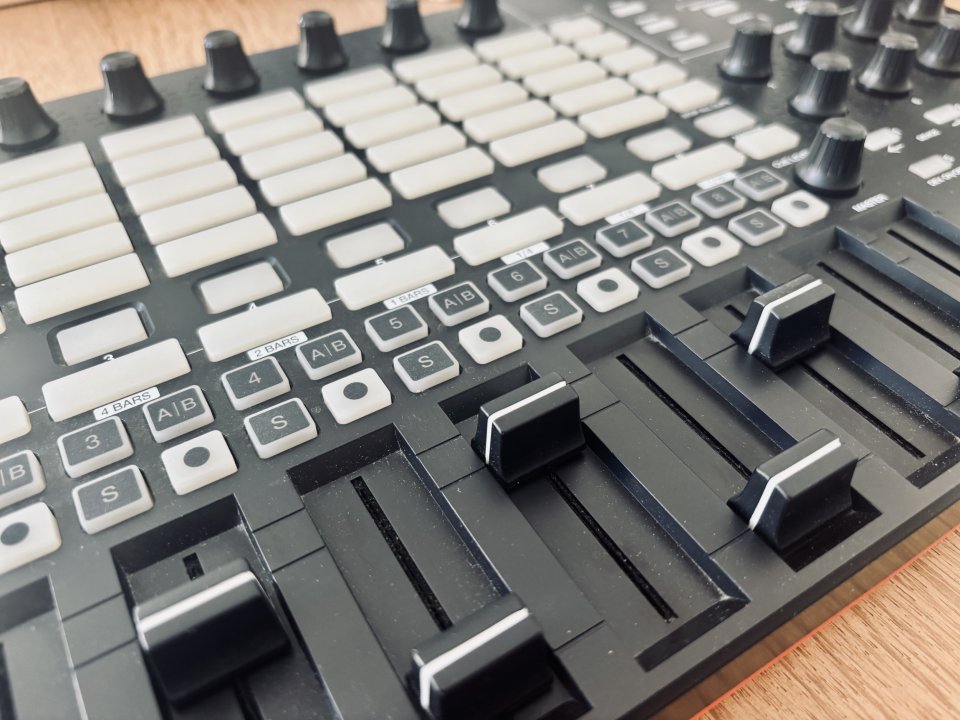 Akai APC40 MKII Controlador MIDI de segunda mano · Foto 3 de 4 · Madrid · 280 €