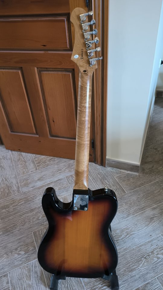 Guitarra JET JT-300 de segunda mano · Foto 4 de 7 · Segovia · 145 €