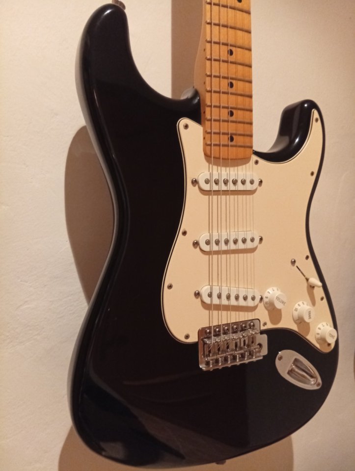 Fender Stratocaster Standard Mex de segunda mano · Valencia · 550 €
