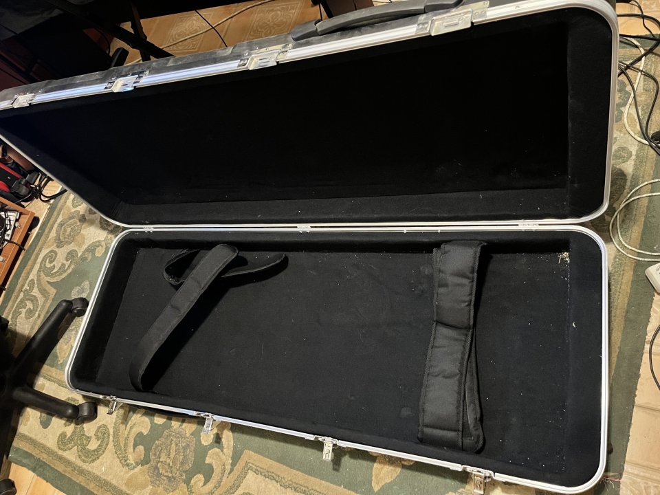 Se Vende Varios - 1) Nord Electro 6D-73 - 2) Casio CDP-100 Piano 88 - 3) Estuche Gator para teclados 76 de segunda mano · Foto 6 de 6 · Madrid · 1480 €