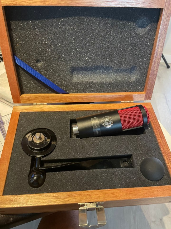 Microfonos Brauner, ElectroVoice, Shure, Crowley