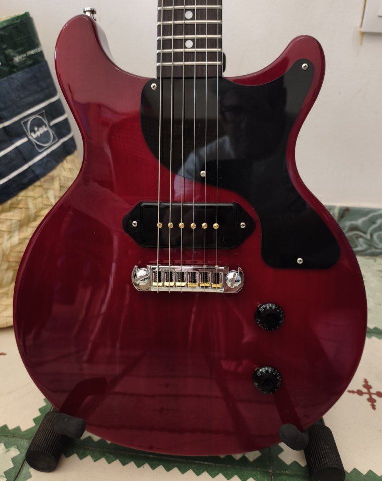 RESERVADA - Vintage V130 Cherry (LesPaul Junior 1958 DC) con P90 BARENUCKLE de segunda mano · Foto 2 de 10 · Sevilla · 400 €