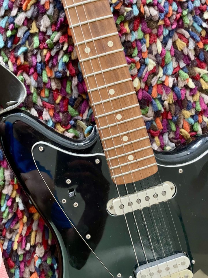 Fender Player Jaguar PF BLK de segunda mano · Foto 5 de 8 · Madrid · 549 €