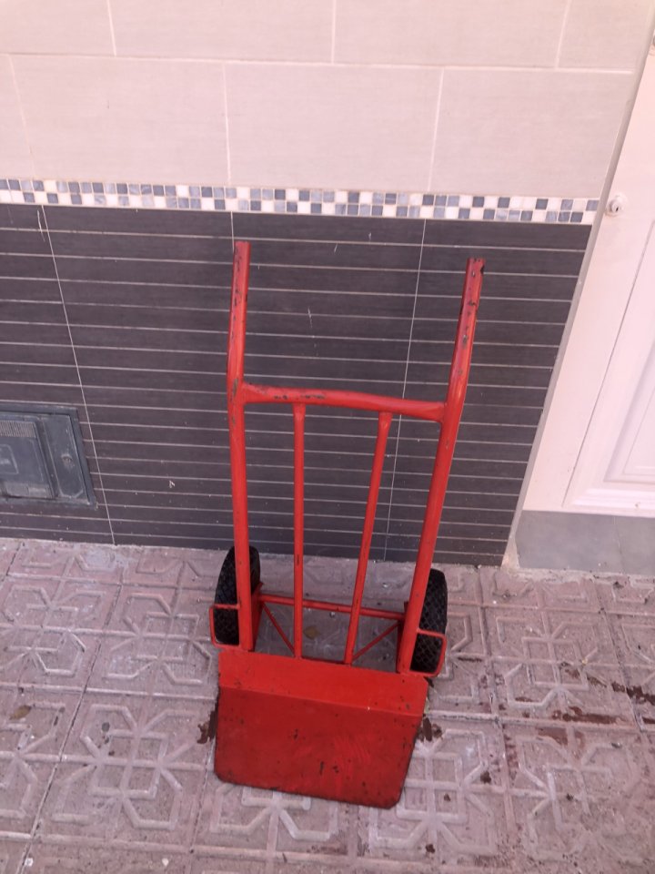 Carretilla de transporte roja de segunda mano · Foto 2 de 8 · Córdoba · 80 €